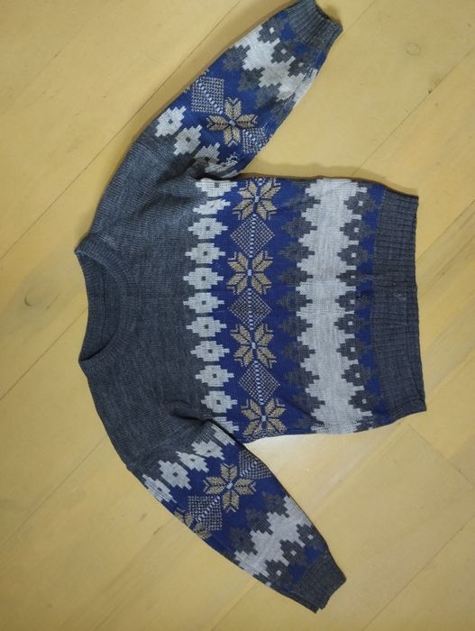 Отдам Свитер для мальчика 4 года