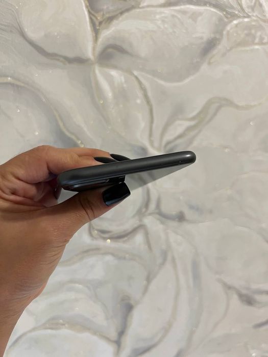 Телефон iPhone 8plus 64
