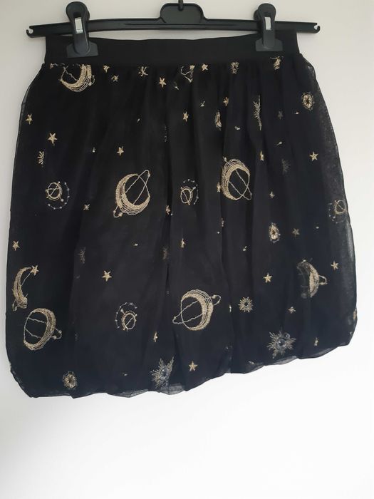 Pinko tiulowa spódnica z kosmicznym haftem, tzw. bomberka