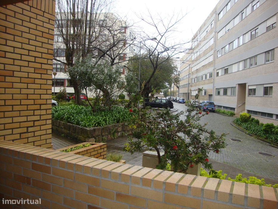 Excelente T1 c/Garagem - Hospital Pedro Hispano/Metro