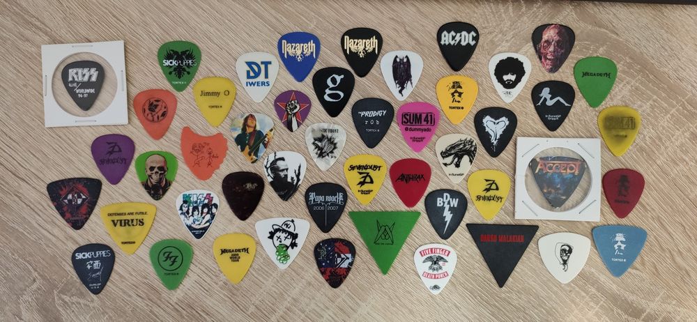 Медиаторы Kiss, Linkin Park, AC/DC, Seether, The Prodigy, Korn.
