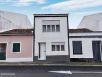 Casa T3 com Jardim e Terraço em Ponta Delgada, São Miguel