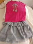 Conjunto para menina camisola manga curta e saia aos gódes.