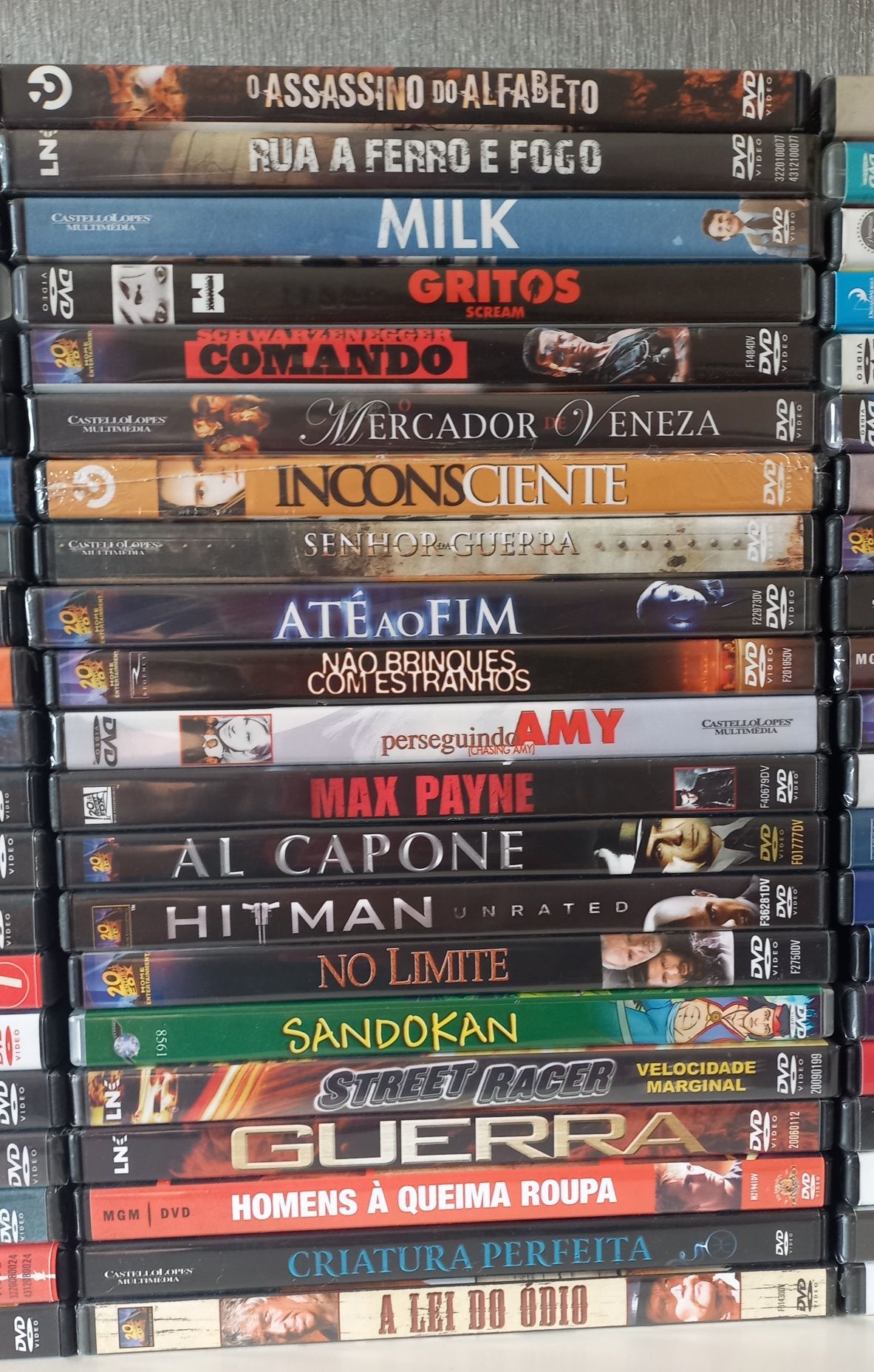 DVDs com filmes diversos