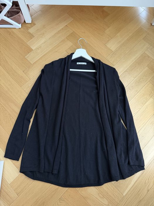 Czarny sweter kardigan ZARA S basic ciepły lejący materiał do biura