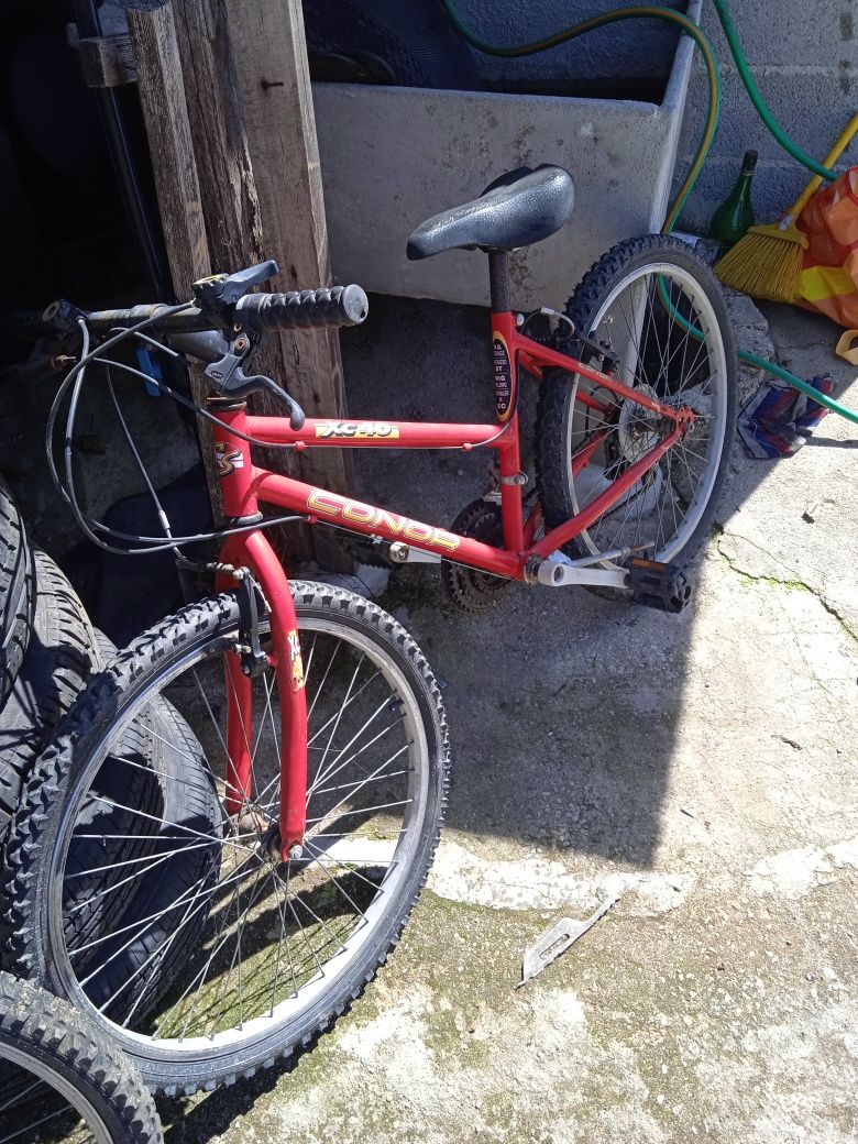 Duas bicicletas em bom estado