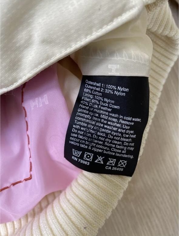 Пуховик бомбер helly hansen