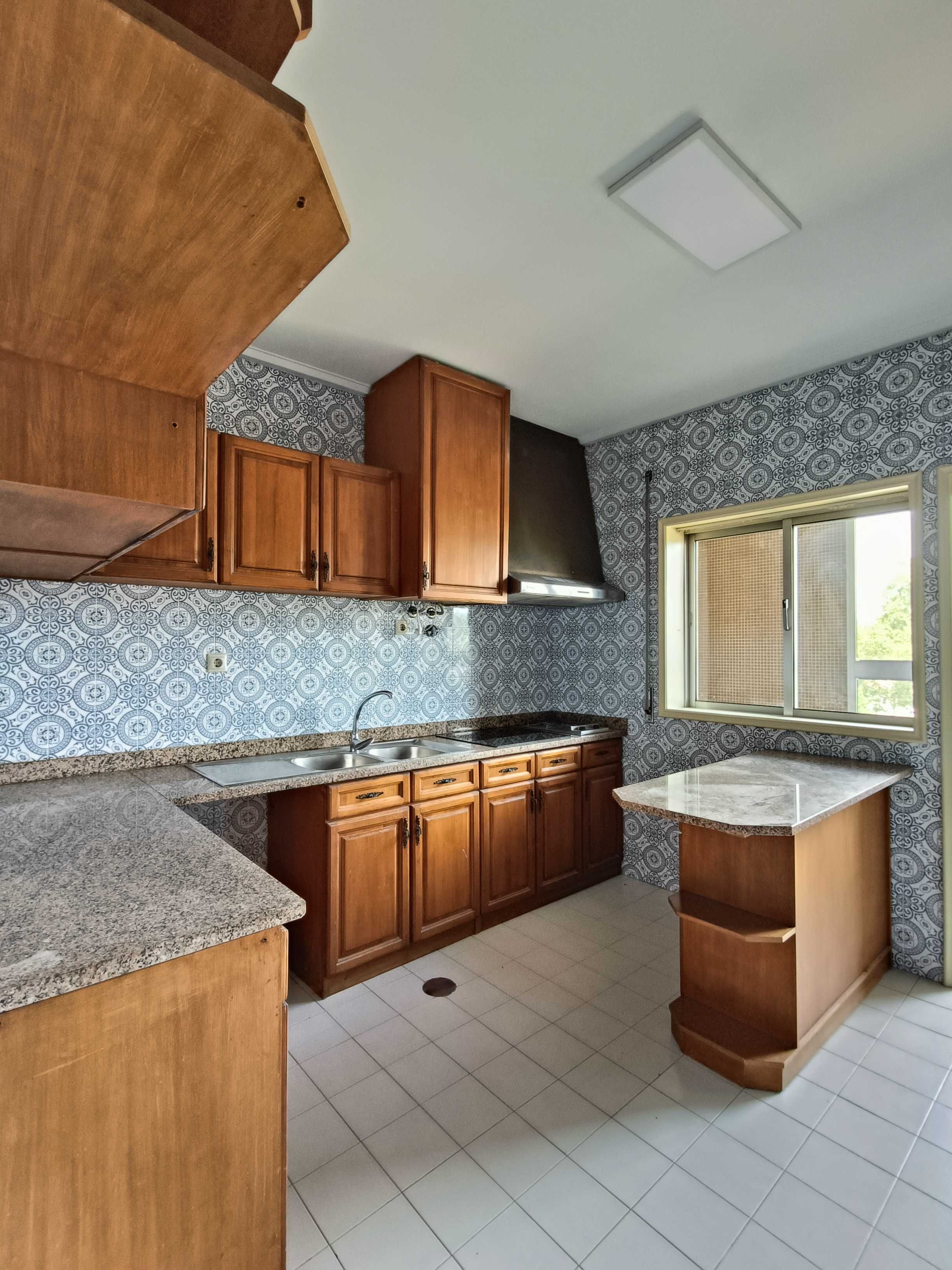 Arrendo apartamento T3 no centro de S. João da Madeira