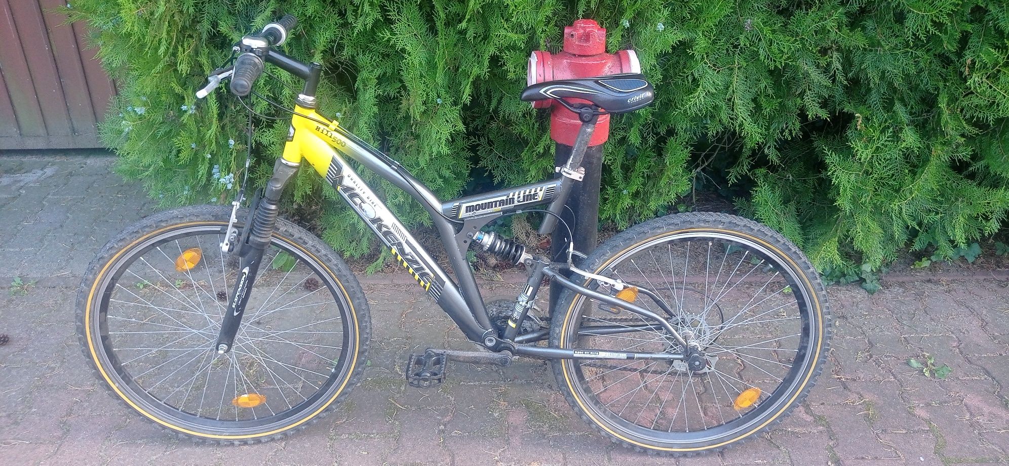 Rower górski MTB z przerzutkami oraz amortyzatorem  koła 26"