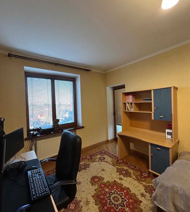 4-кімнатна квартира в центрі міста по вул. Ріхтера