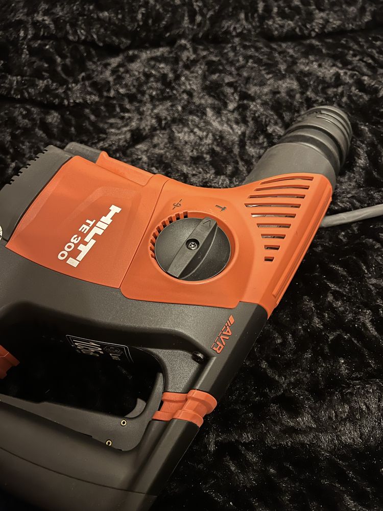 Młot udarowy, wyburzajacy HILTI TE 300 AVR SDS-PLUS