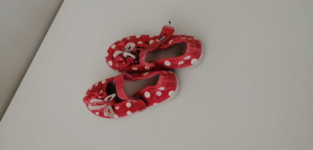 czerwone półbuty buciki dla dziewczynki na rzepy trampki 28 w kropki