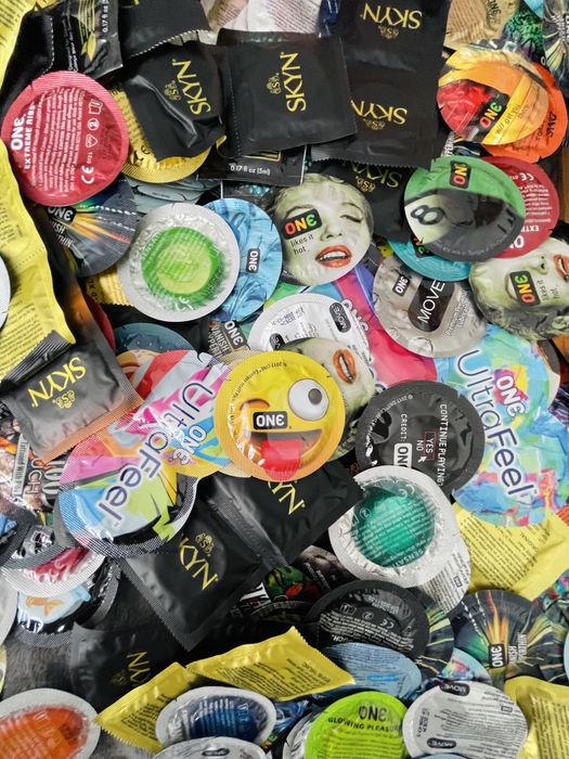 Презервативи One та Skyn