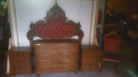 Cama+estrado+mesinhas + cadeita e comoda