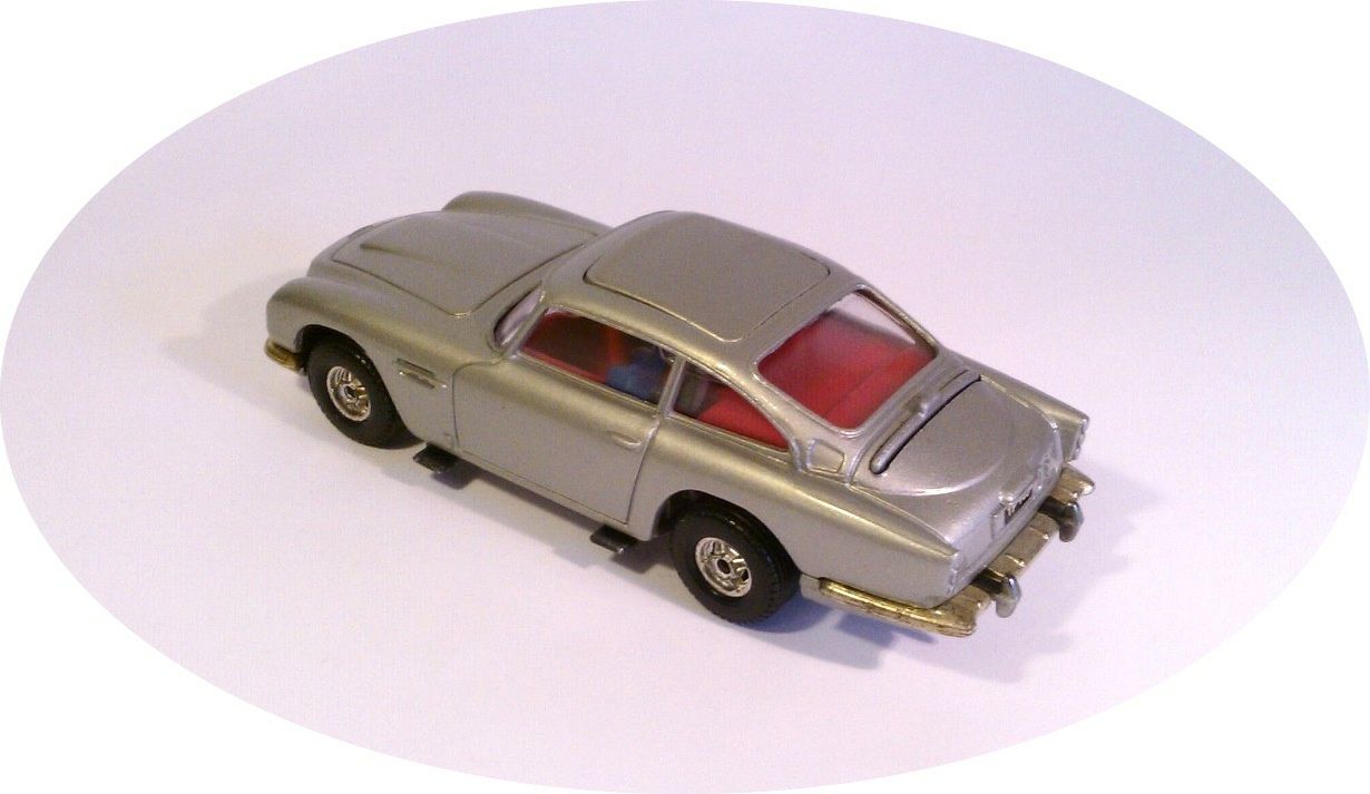 007 James Bond Aston Martin DB5 1/43 Corgi 1967