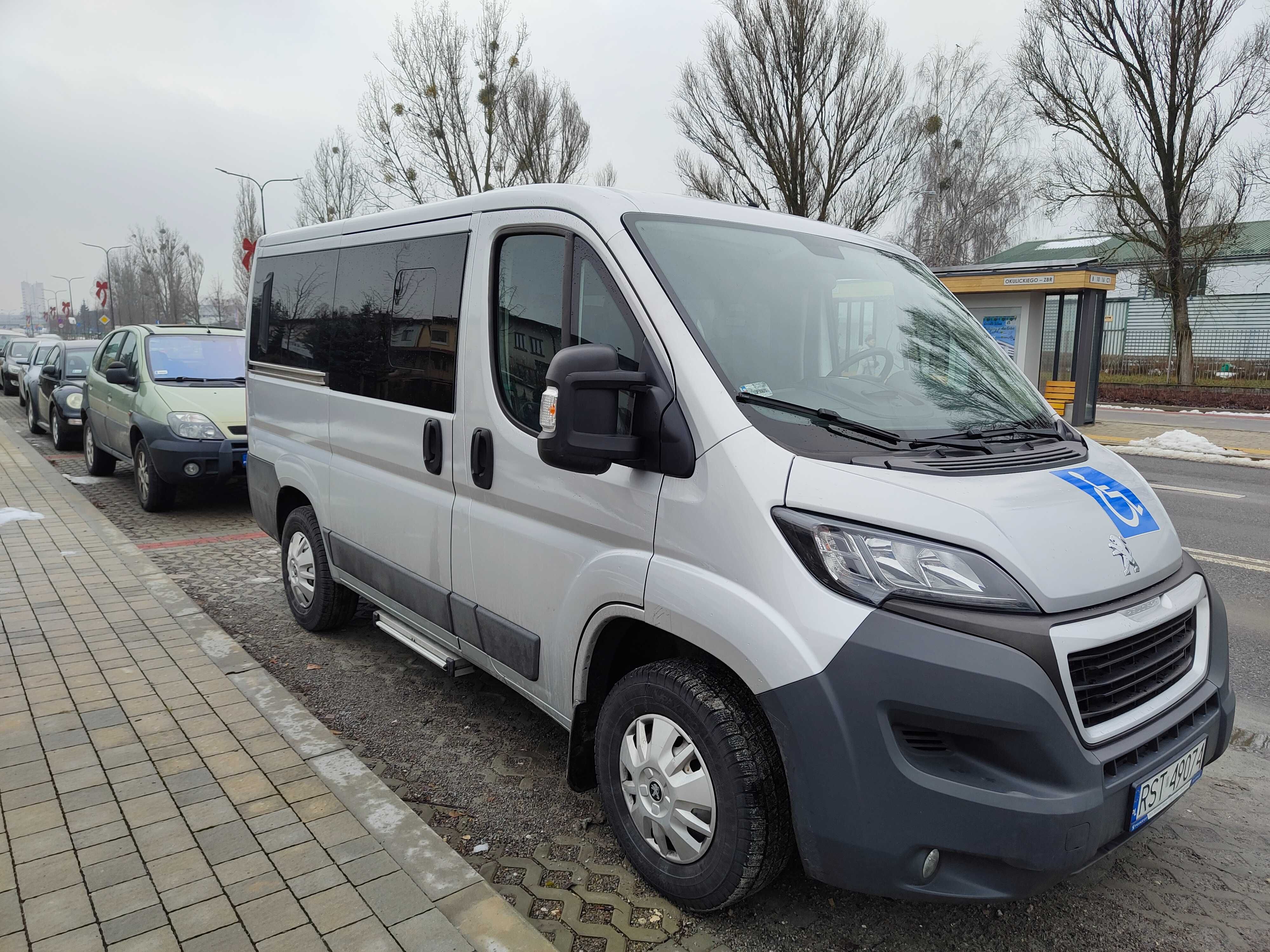 Przewóz osób na wózku inwalidzkim taxi niepełnosprawni transport