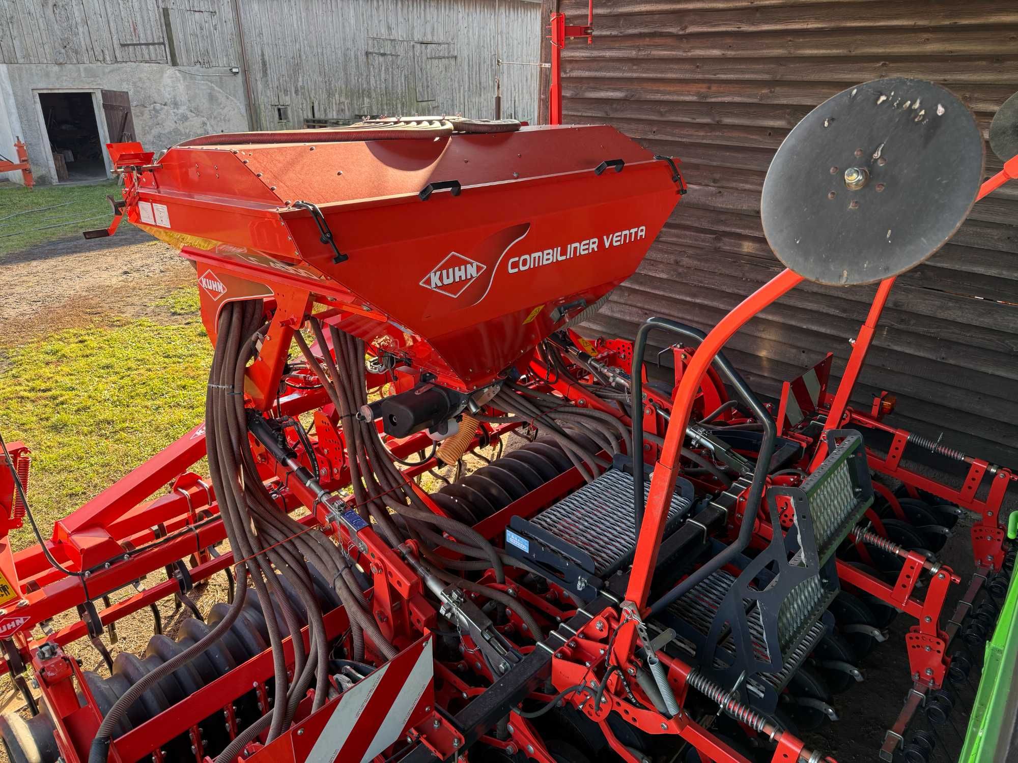 Zestaw uprawowo siewny: KUHN CD400 3R oraz KUHN VENTA LC 4000