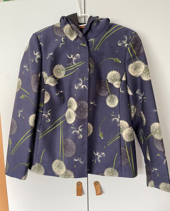 Демісезонна куртка з принтом, квітковий мотив.