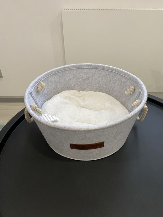 Legowisko / leżanka typu kosz z filcu dla kota / małego psa