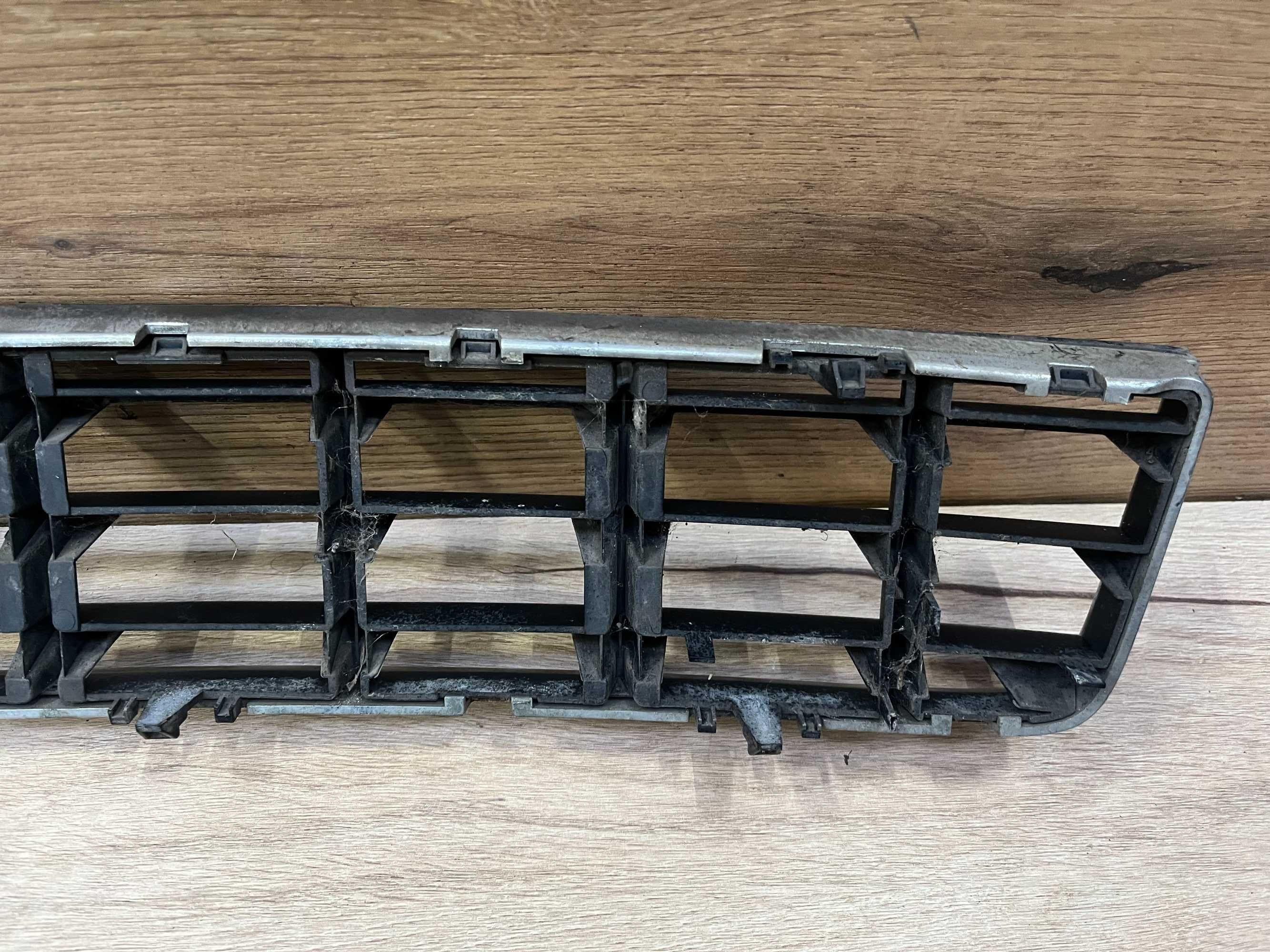 Kratka zderzaka przedniego Audi A4 B6 Cabrio