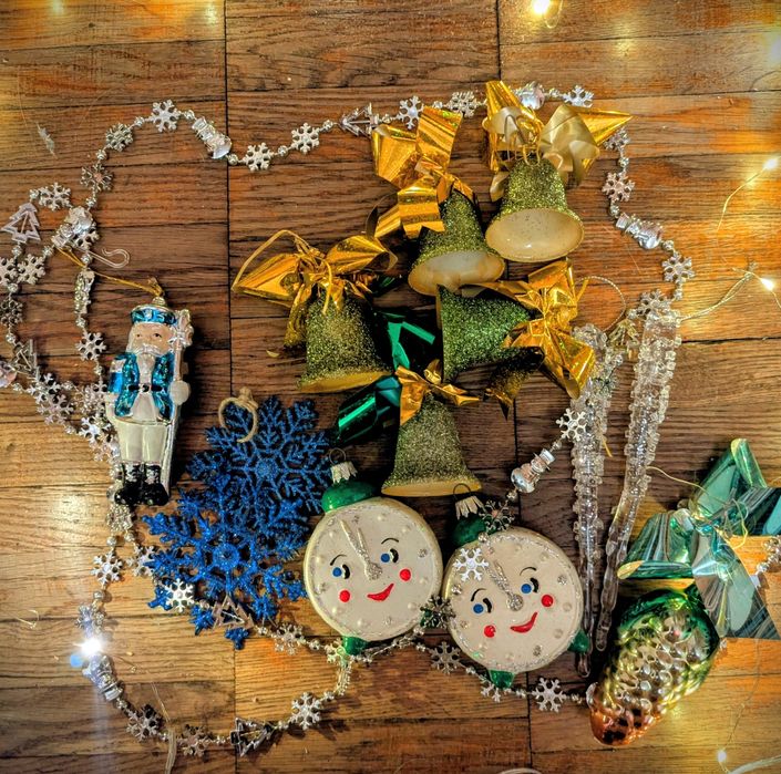 Ялинкові прикраси / гірлянди