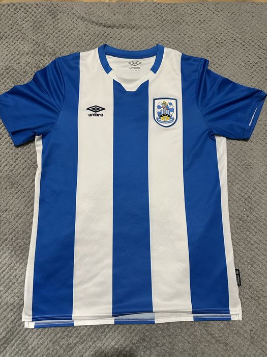 Футболка  «Хаддерсфилд Таун» сезона 2020/2021 от Umbro