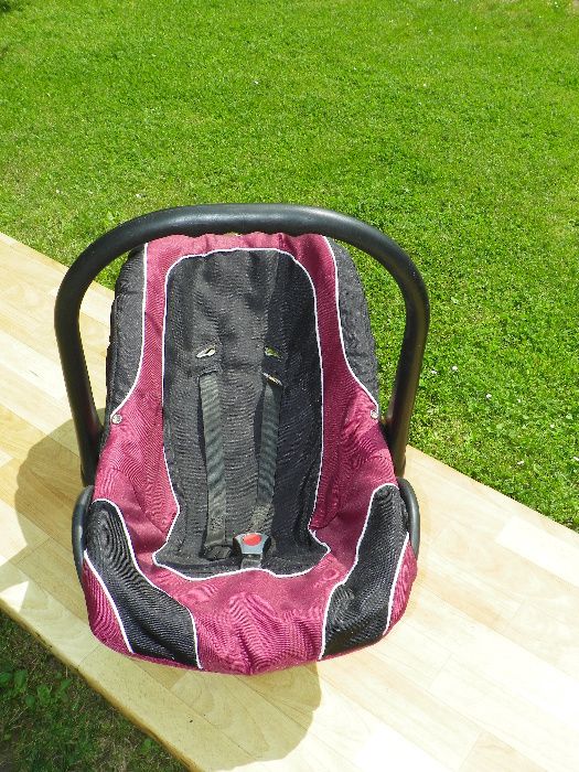 Nosidełko / Fotelik samochodowy dla dziecka (0-10 kg)