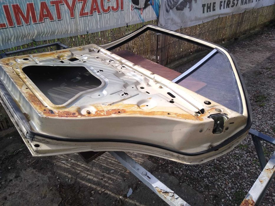 Mercedes-Benz W 123 drzwi prawa strona tył