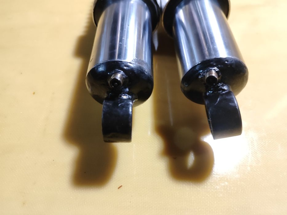 Продам амортизатори воздушні CZ