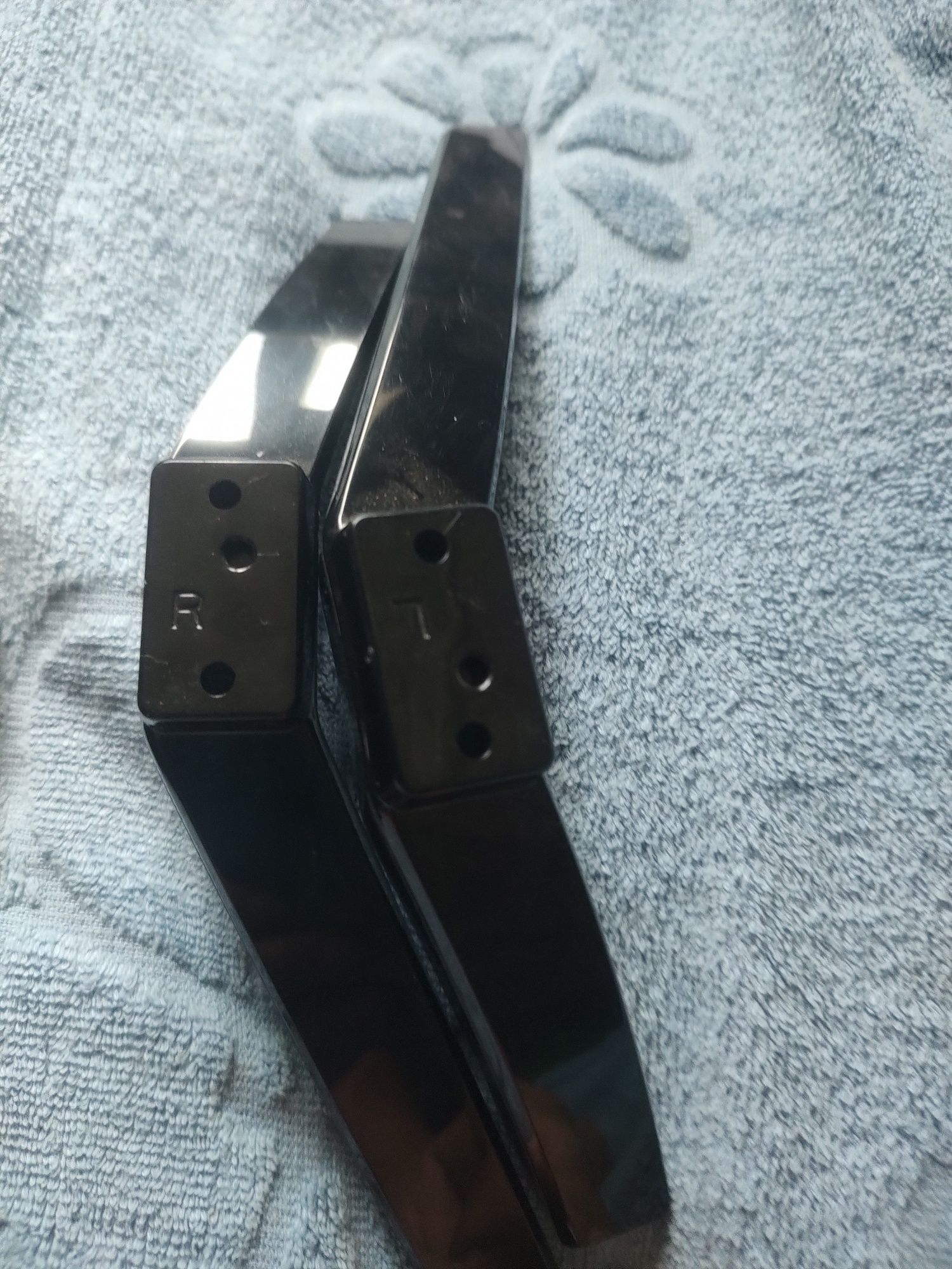 Пари ножек нові для 32"