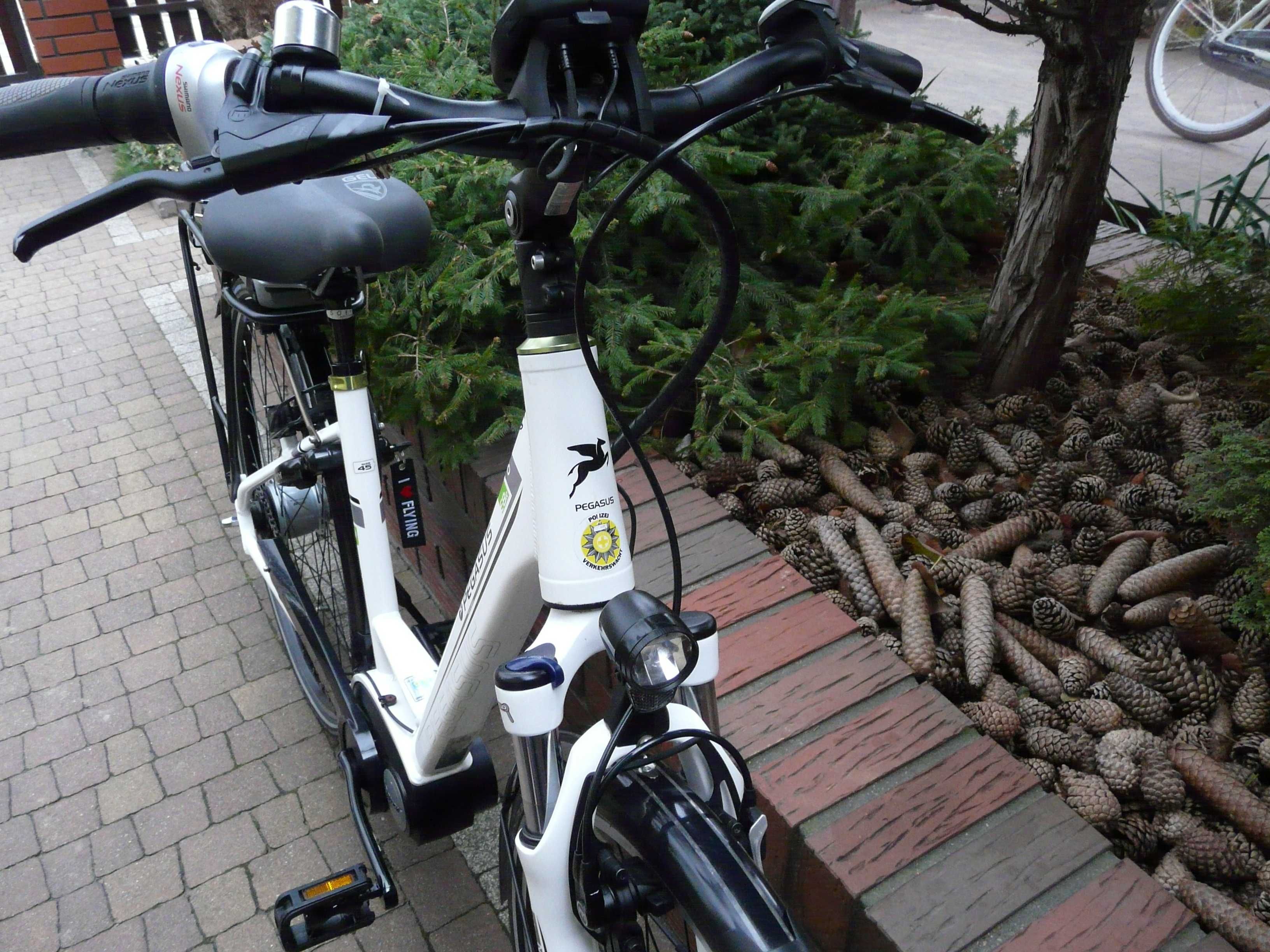 Rower elektryczny PEGASUS Premio E8R 28"/45 Bosch,Magura,Deore,nożny