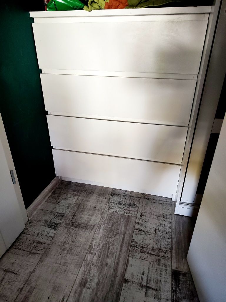Dwie szafy przesuwne białe, komoda cztery szuflady, szafa, ikea