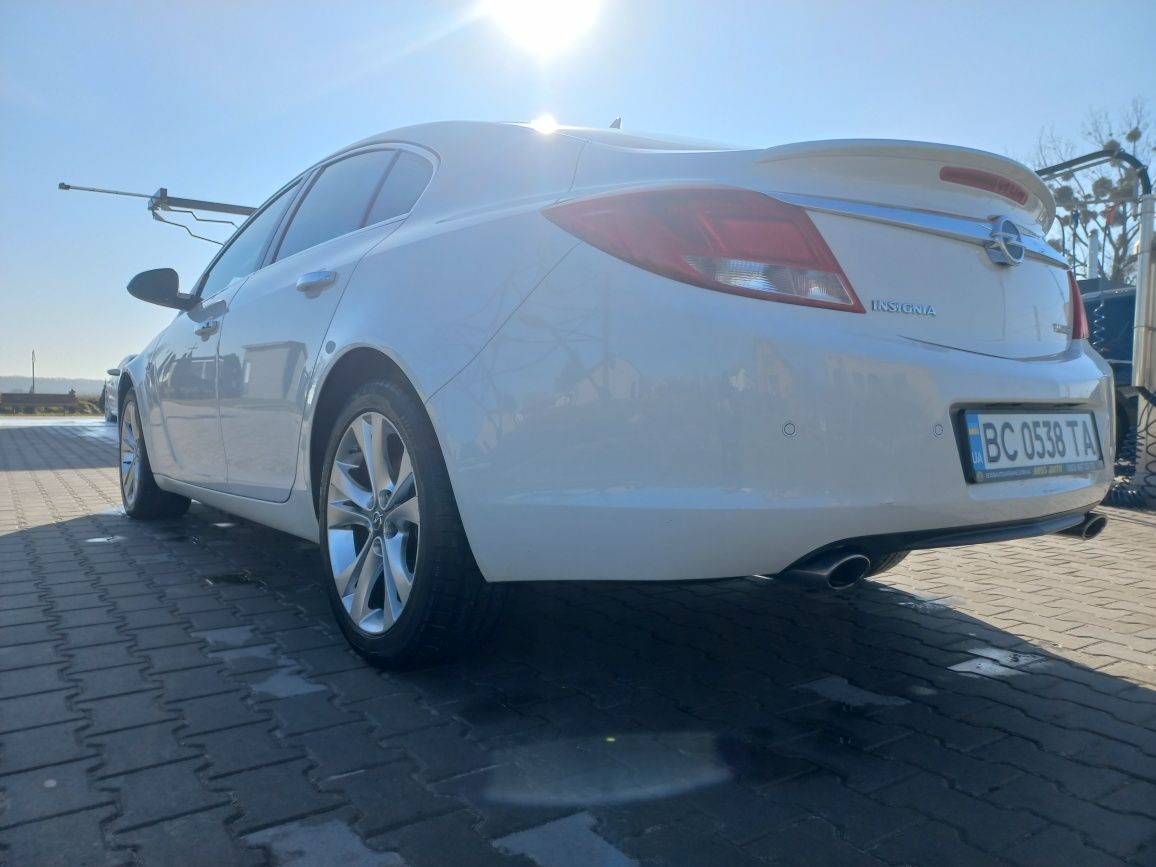 Opel Insignia 2010 рік