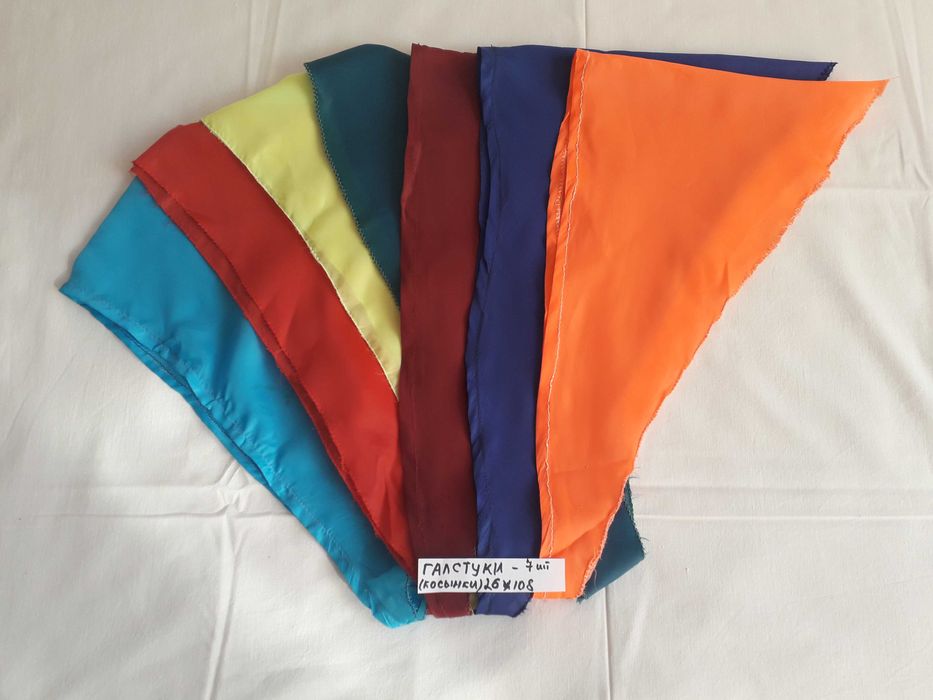 Продам пионерские галстуки, флаги, ленты