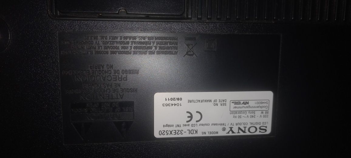Sony 32EX250 поломка описана на зелёном стикере.