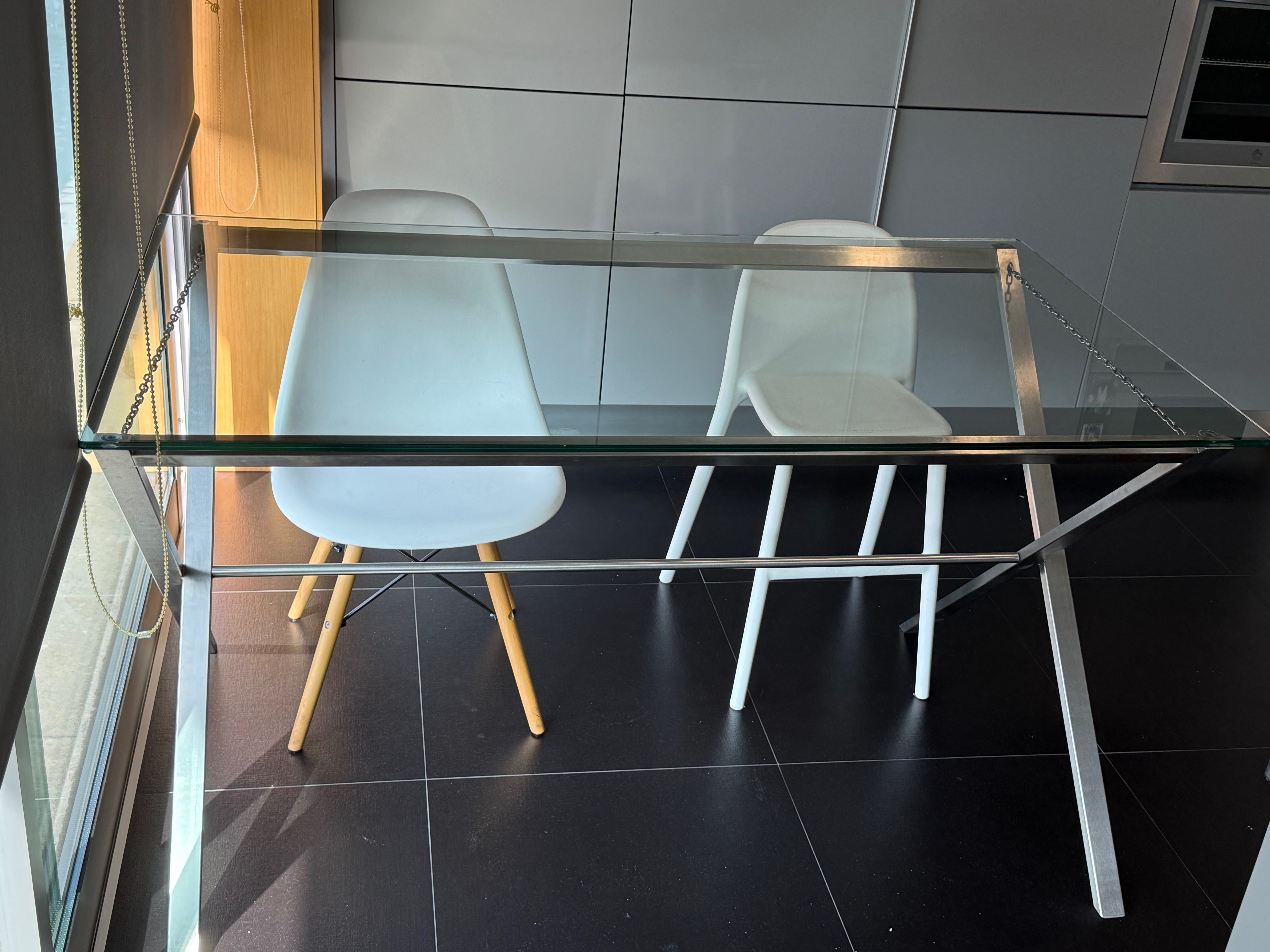 Mesa com 4 cadeiras
