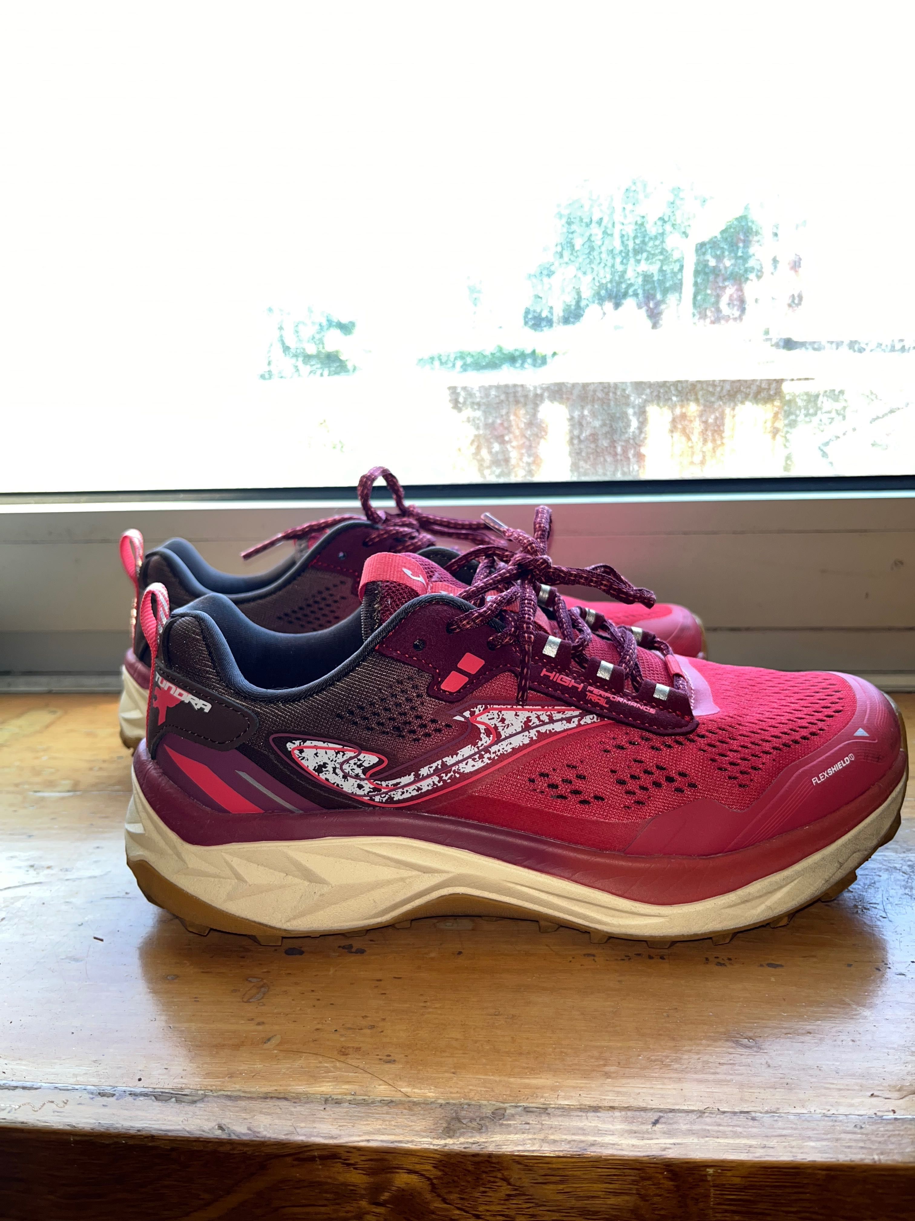Sapatos de senhora da marca "JOMA".