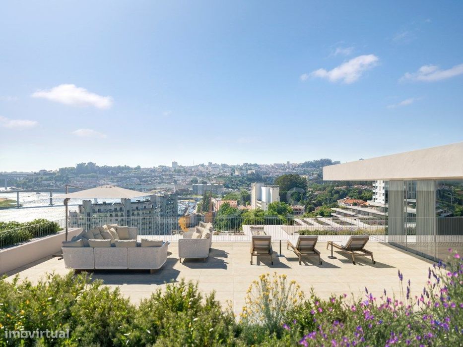 Apartamento T2 duplex, com jardim, em Gondomar