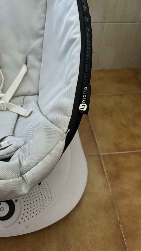 Esperguiçadeira automatica com som - 4Moms ROCKAROO