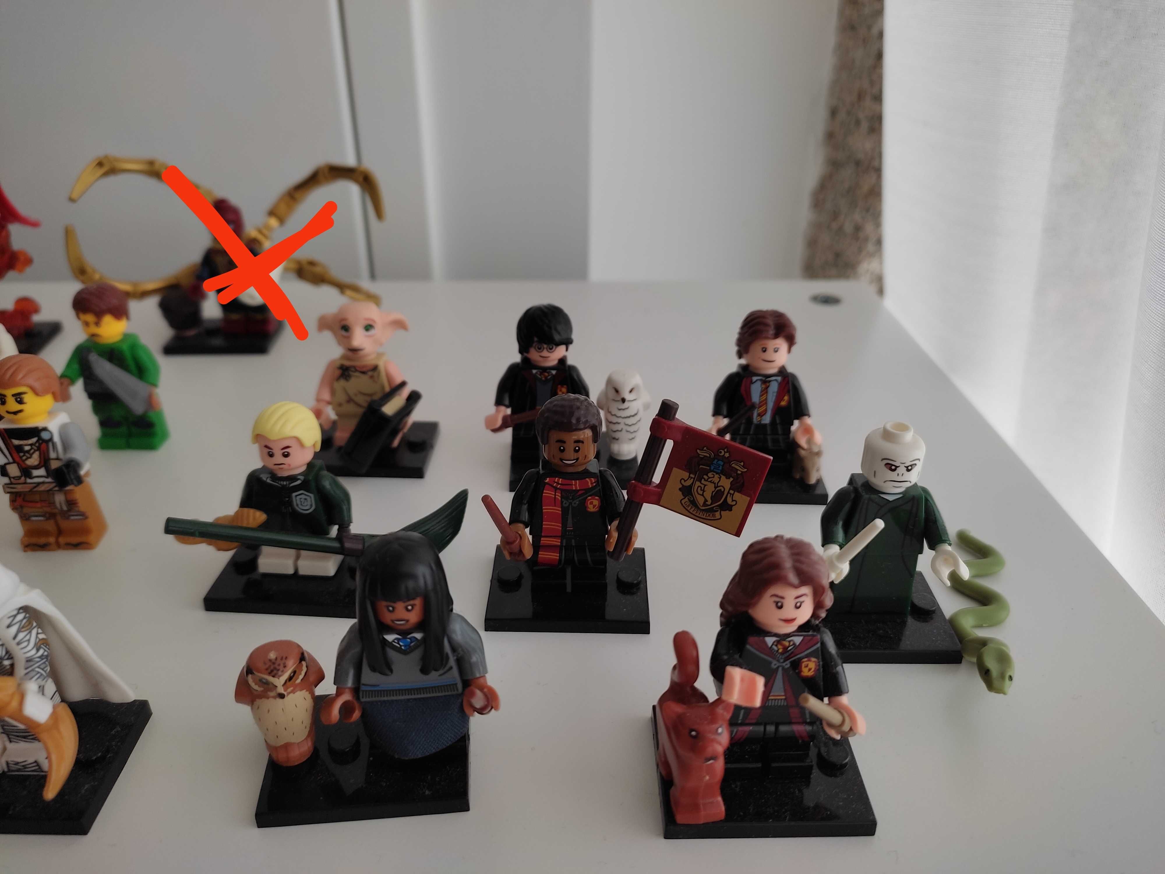 22 Minifigures LEGO