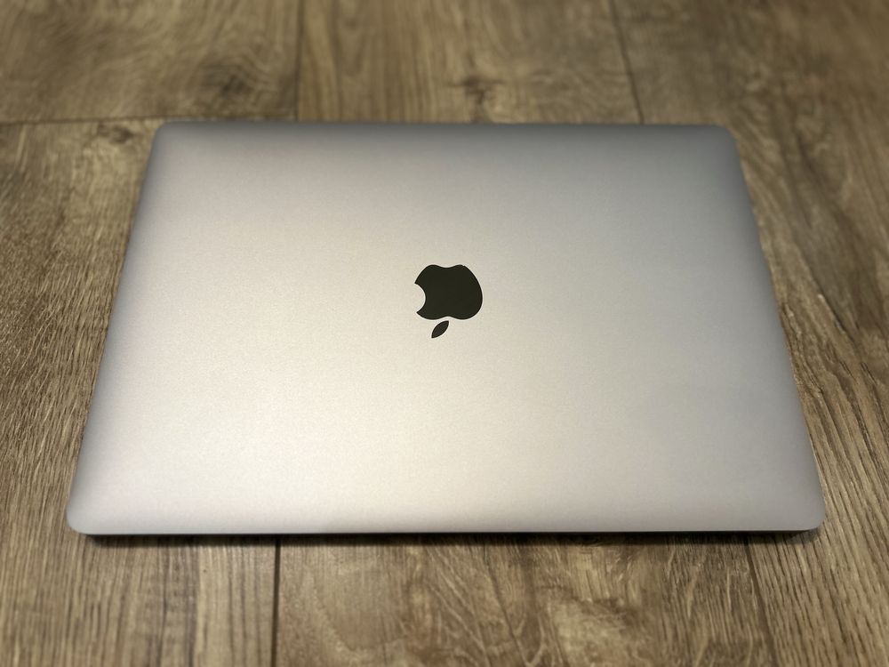 MacBook Pro 2019 13' 256/16 touchbar