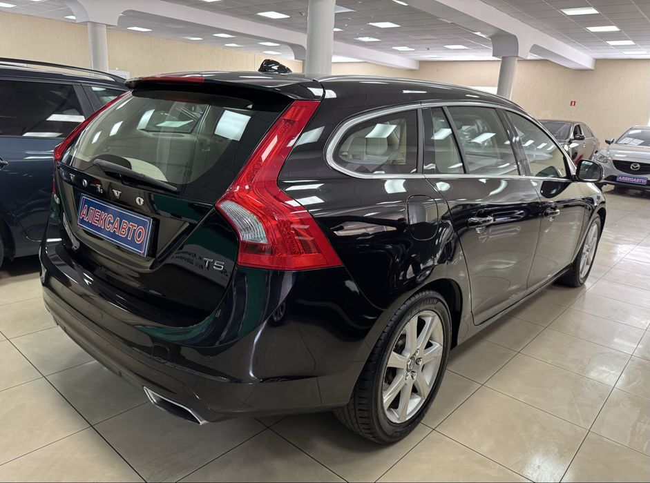 Volvo V60 Т5 2.0і 16V 8АКПП 2016 р.в. (245 к.с.)