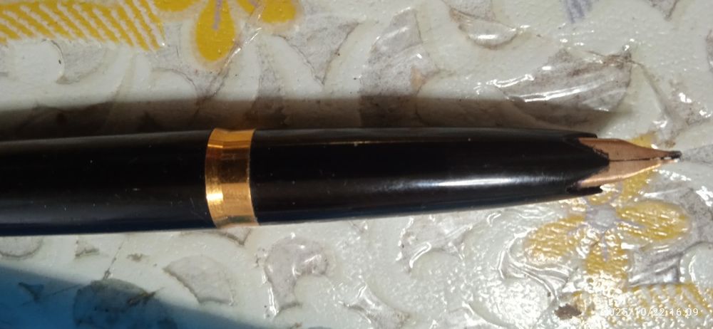 Цернильная  ручка с золотым пером