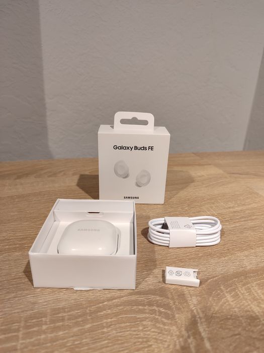 Бездротові навушники Samsung Galaxy Buds FE.