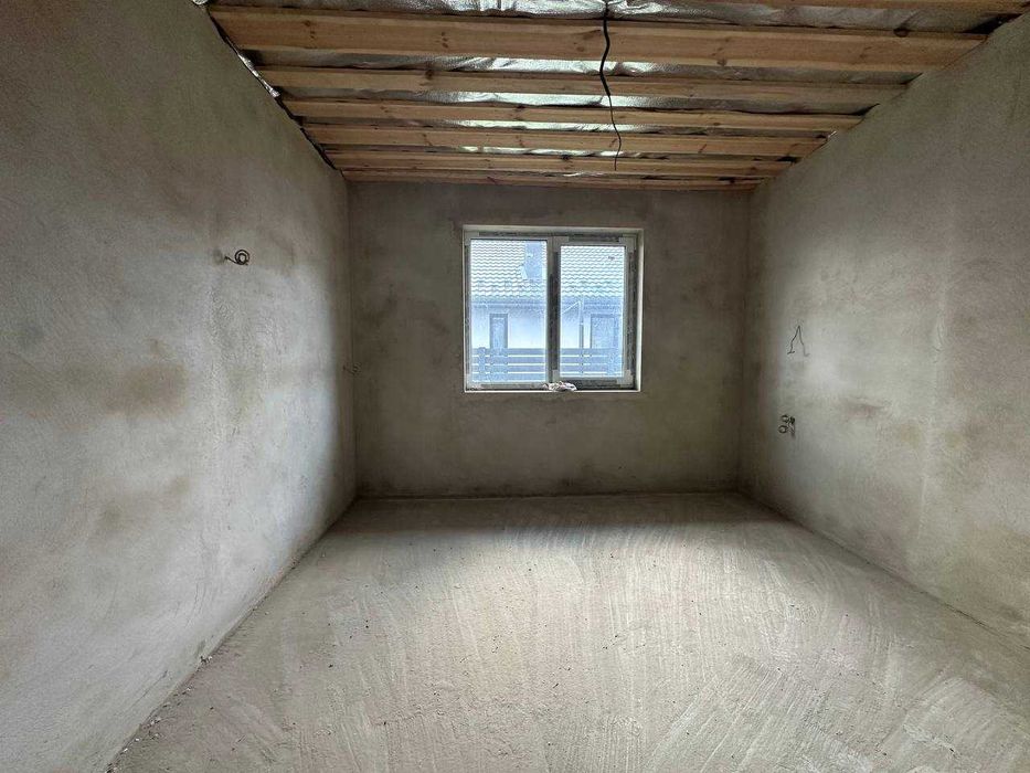 Продам американку з гаражем на ділянці 5 сот