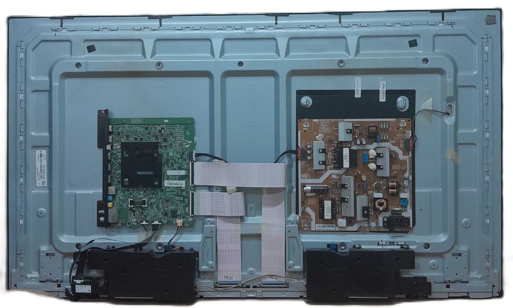 Televisão Samsung UE49MU6405U vendo todas as  peças