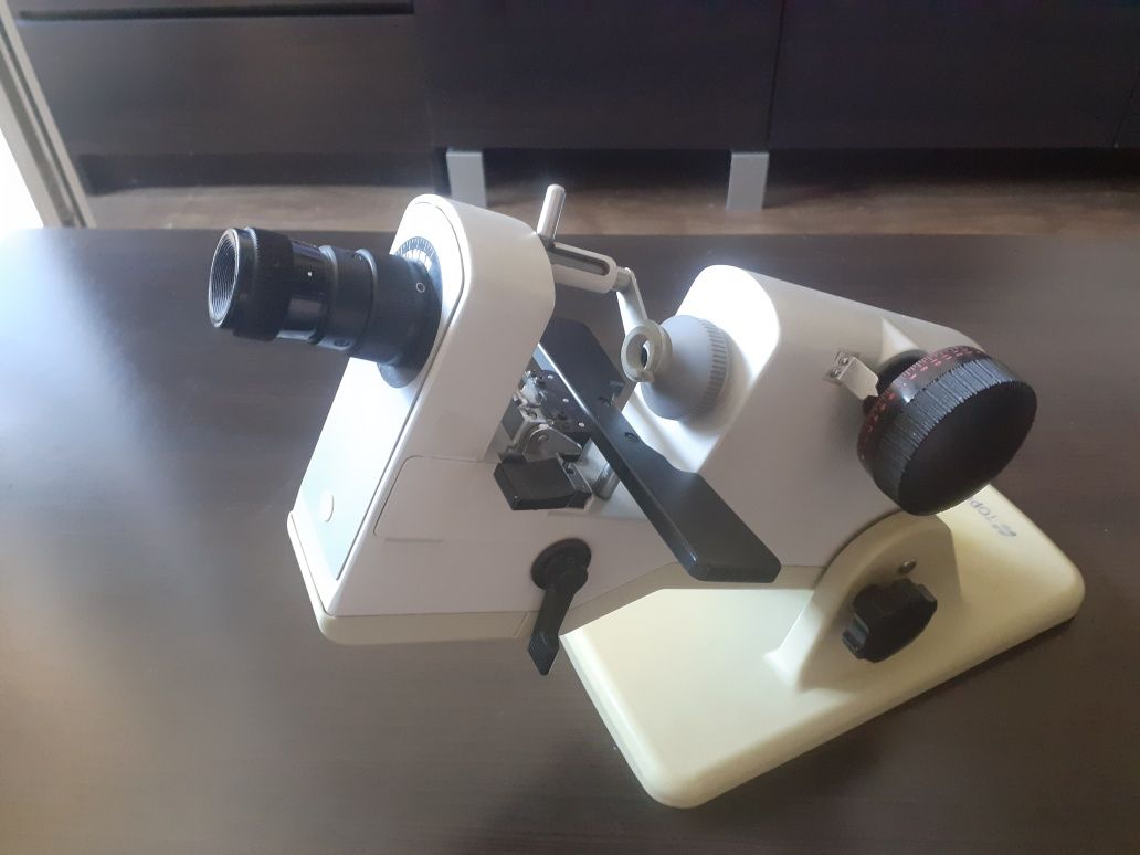 Dioptriomierz  lunetowy topcon