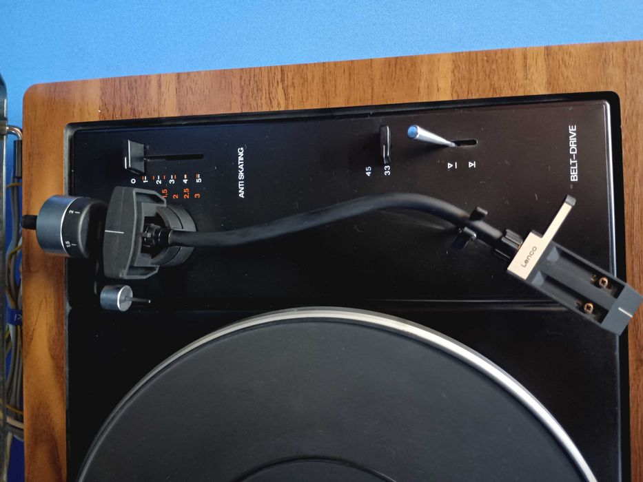 gira-discos LENCO L80