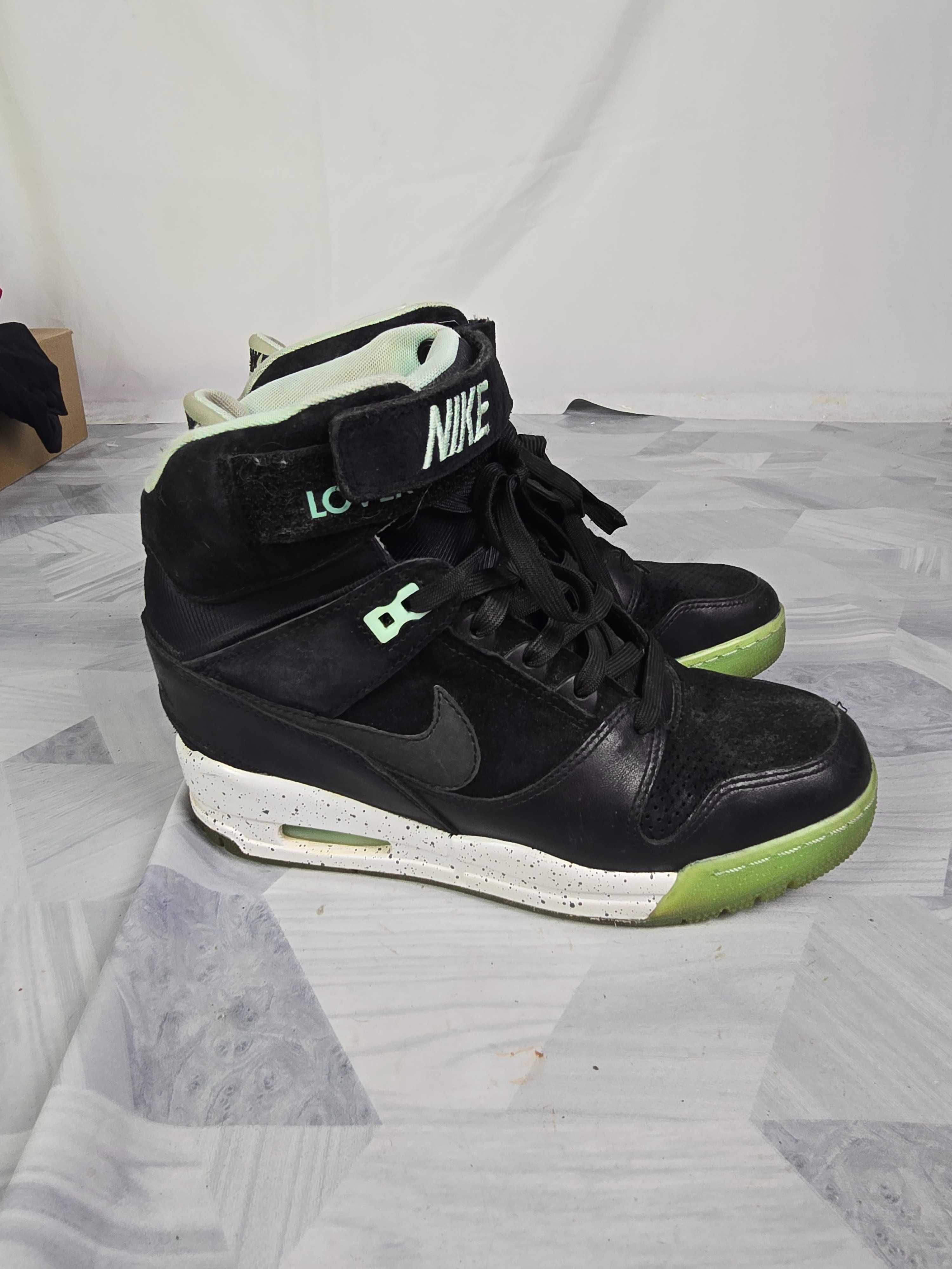 Sportowe sneakersy nike revolution loverution sky hi rozmiar 38.5