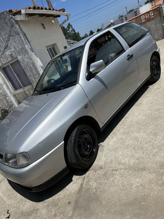 Troco por carro de 5 lugares